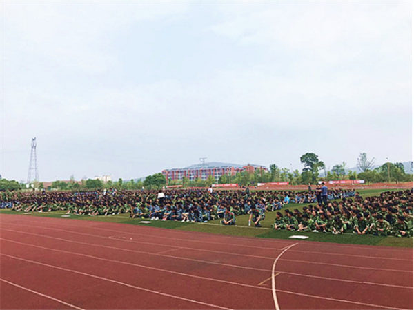 1509604642172283.jpg 军训是一场最美的邂逅52.jpg