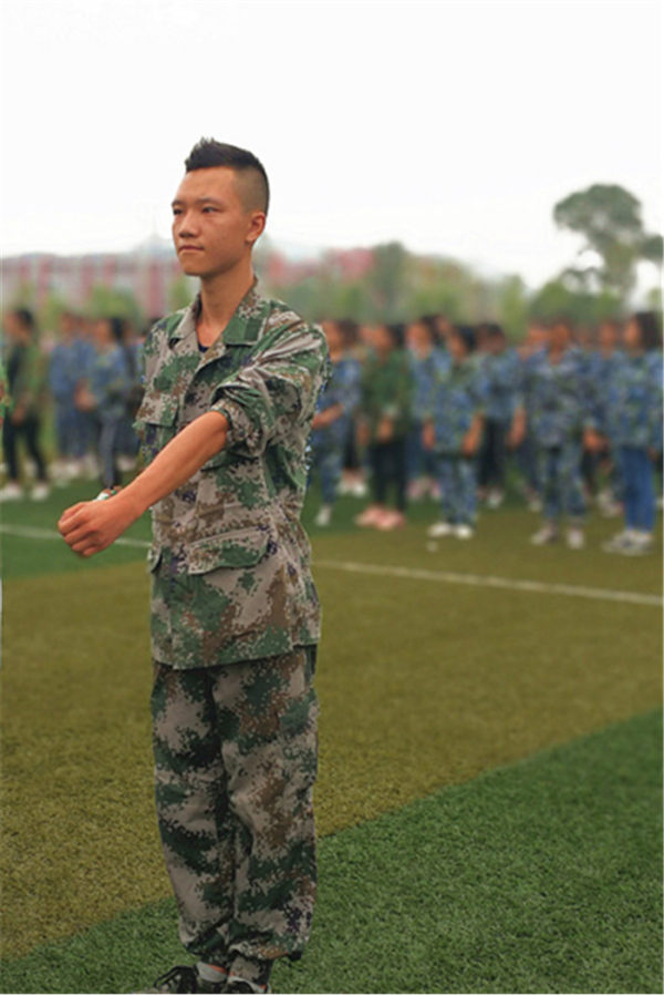 1509604766680510.jpg 军训是一场最美的邂逅194.jpg