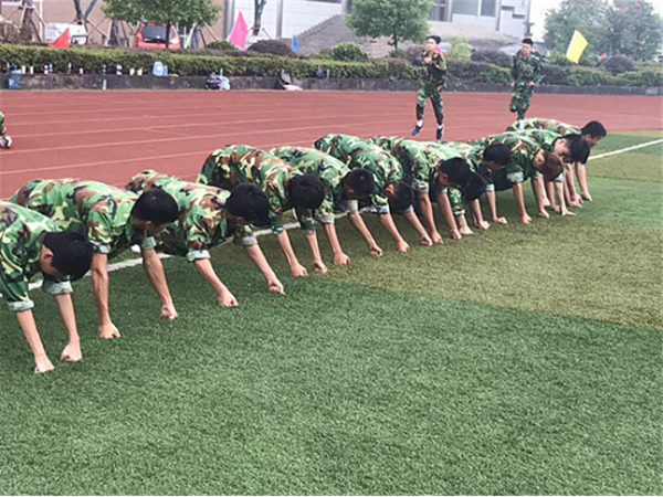 1509604788516029.jpg 军训是一场最美的邂逅222.jpg