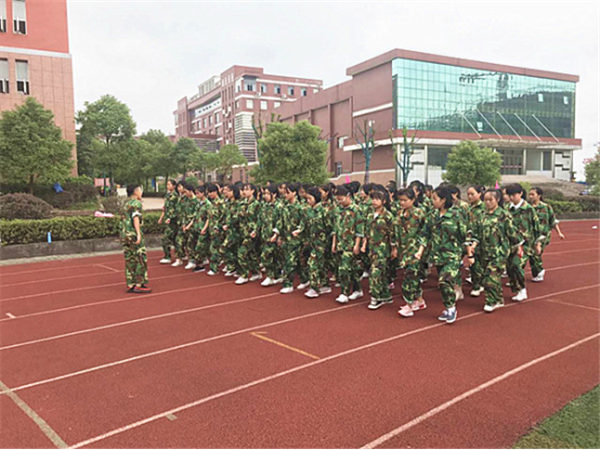 1509604959484292.jpg 军训是一场最美的邂逅413.jpg