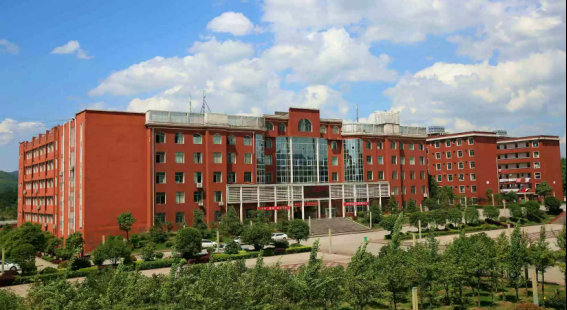 1512120324777621.jpg 学校简介244.jpg