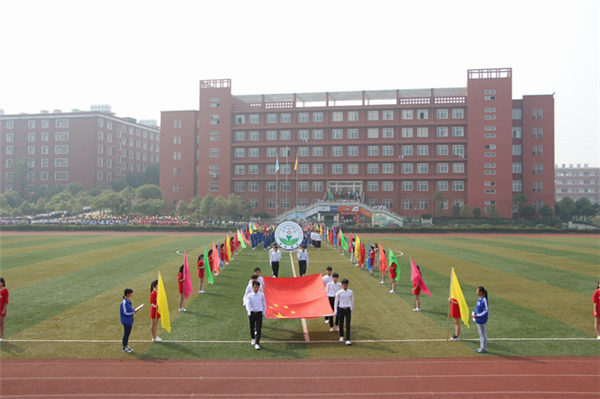 1512368147748967.jpg 萍乡卫校第三十四届田径运动会举行115.jpg